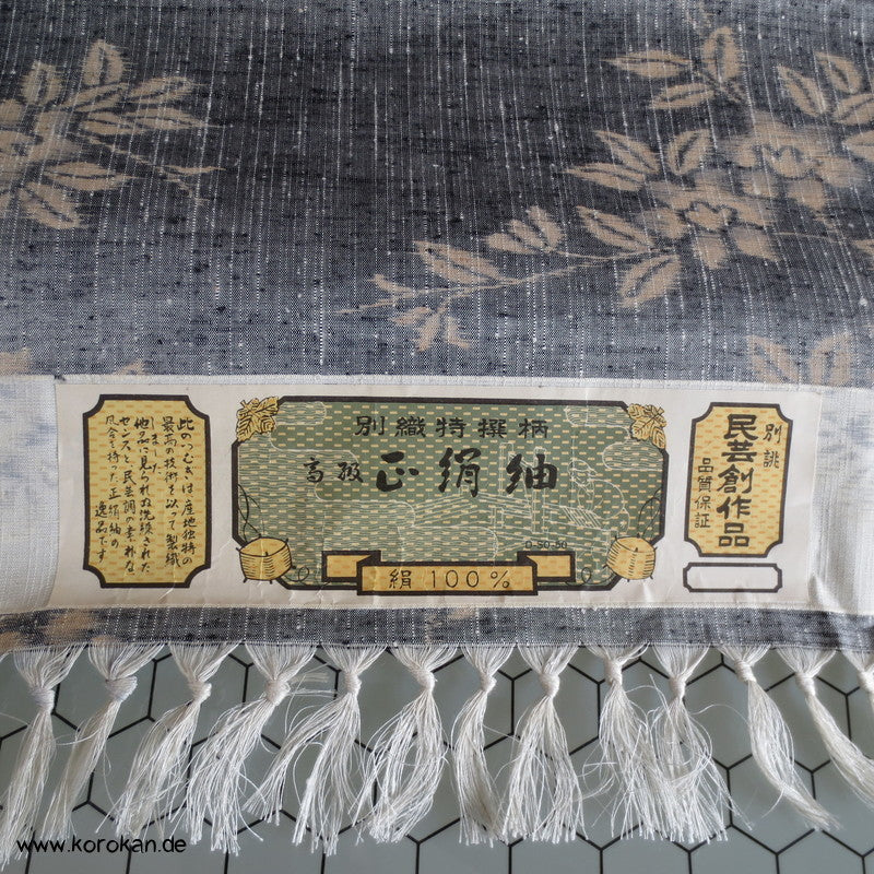 Blüten auf grau Kasuri Tsumugi Kimono Seide