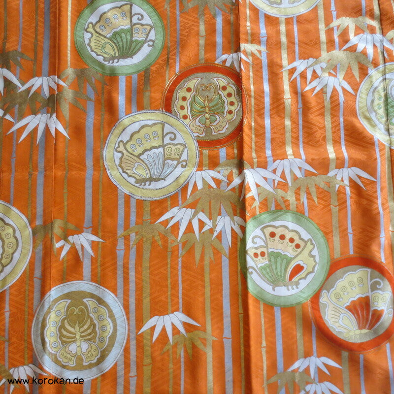 Furisode Kimono Seidendamast Schmetterlings Mon vor Bambus mit viel Gold