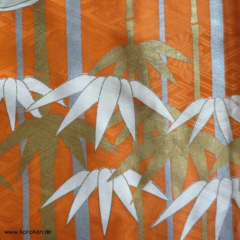 Furisode Kimono Seidendamast Schmetterlings Mon vor Bambus mit viel Gold