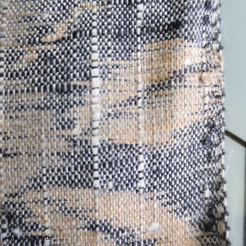 Blüten auf grau Kasuri Tsumugi Kimono Seide