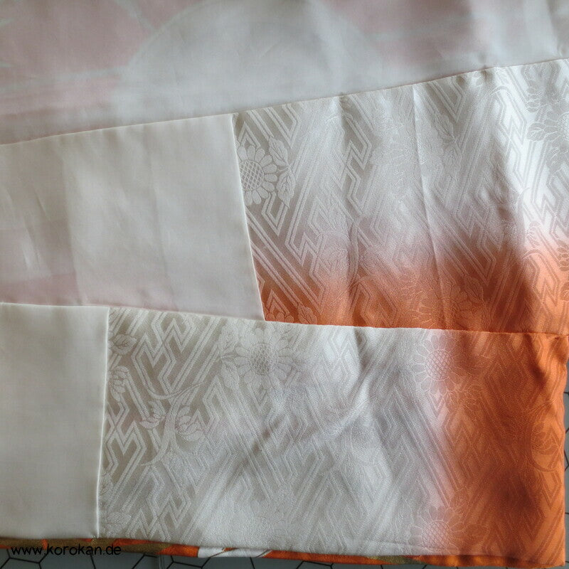 Furisode Kimono Seidendamast Schmetterlings Mon vor Bambus mit viel Gold