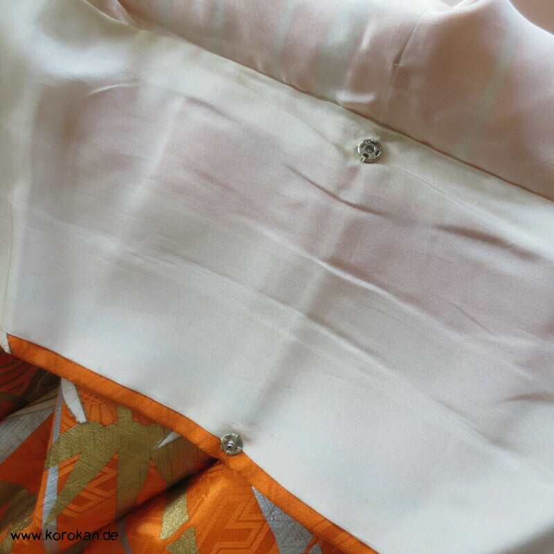 Furisode Kimono Seidendamast Schmetterlings Mon vor Bambus mit viel Gold