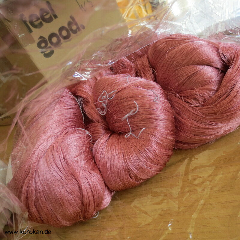 wildrosenrosa Seidengarn zum Weben aus japanischer Obi Werkstatt