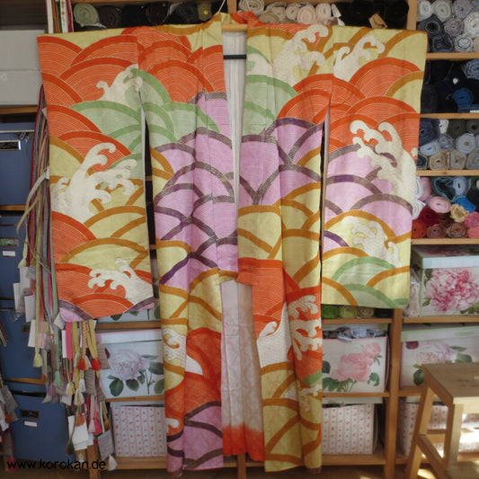 bunte bestickte Wellen Seidendamast Furisode Kimono