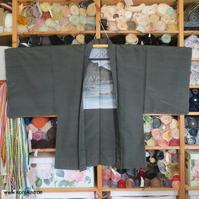 schwarzolive Seiden Haori Jacke, handgemaltes Futter