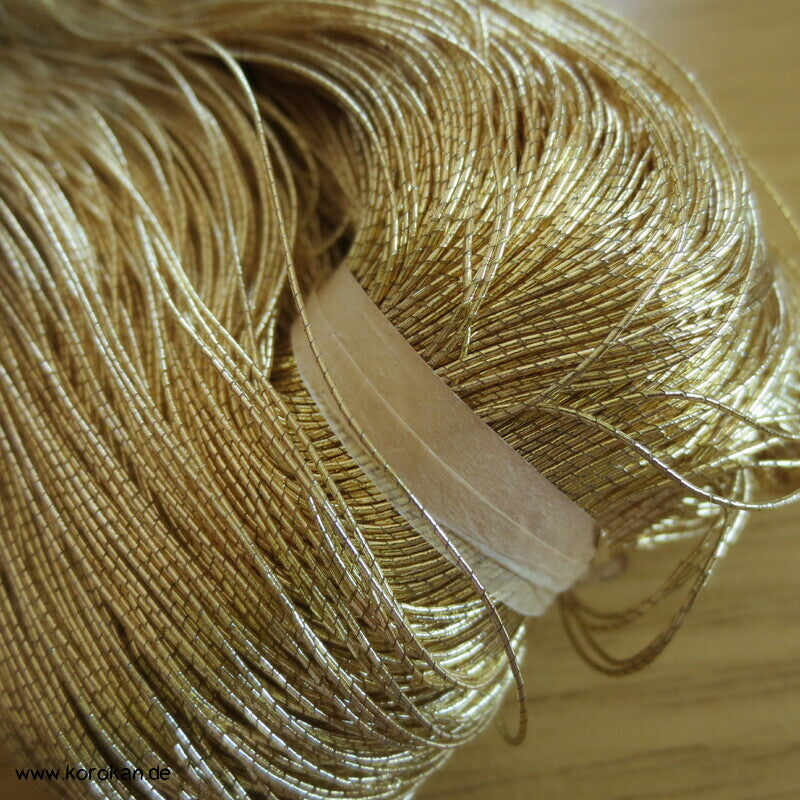 blassgoldenes Seidengoldgarn aus japanischer Obi Werkstatt