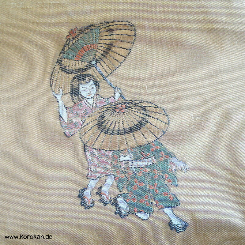 Nagoya Obi Seide, Kinder mit Papierschirmen
