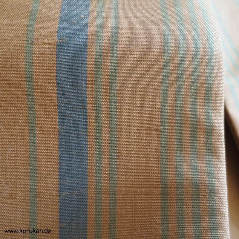 Nagoya Obi Seide, Kinder mit Papierschirmen