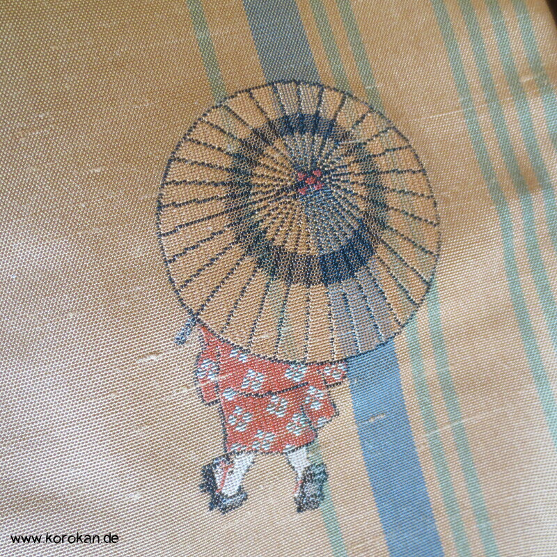 Nagoya Obi Seide, Kinder mit Papierschirmen
