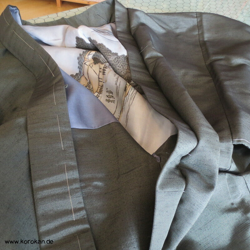 schwarzolive Seiden Haori Jacke, handgemaltes Futter