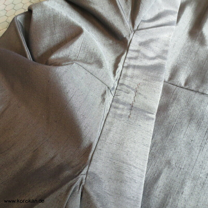 schwarzolive Seiden Haori Jacke, handgemaltes Futter
