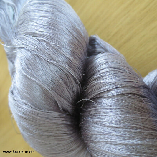 blaumauve Seidengarn zum Weben aus japanischer Obi Werkstatt