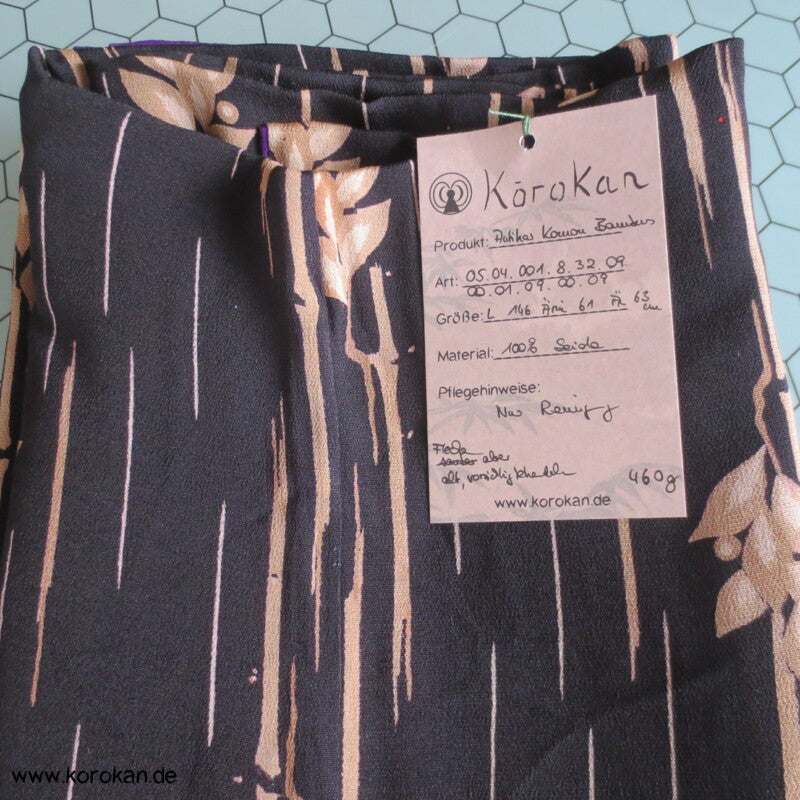 Bambus auf schwarz, antiker Seidencrepe Komon Kimono, rotes Futter