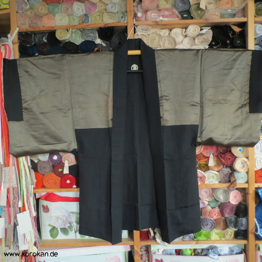 Montsuki Ensemble, 5 Pinienwald Mon, gewebtes Bildfutter im Haori, Seide