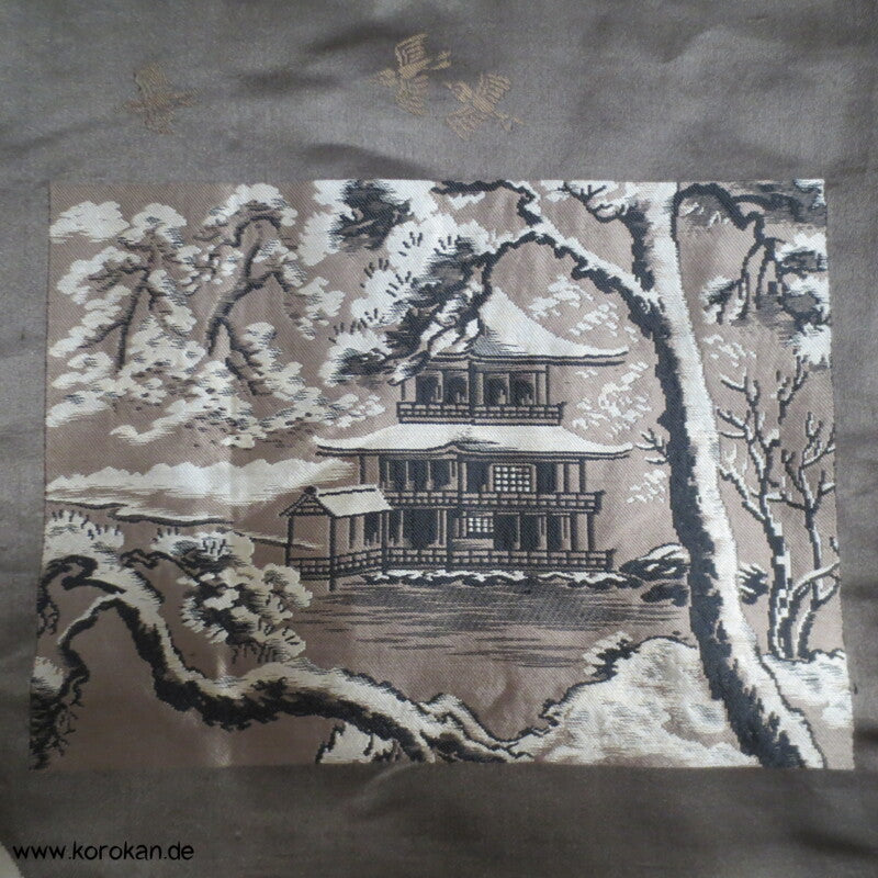 Montsuki Ensemble, 5 Pinienwald Mon, gewebtes Bildfutter im Haori, Seide