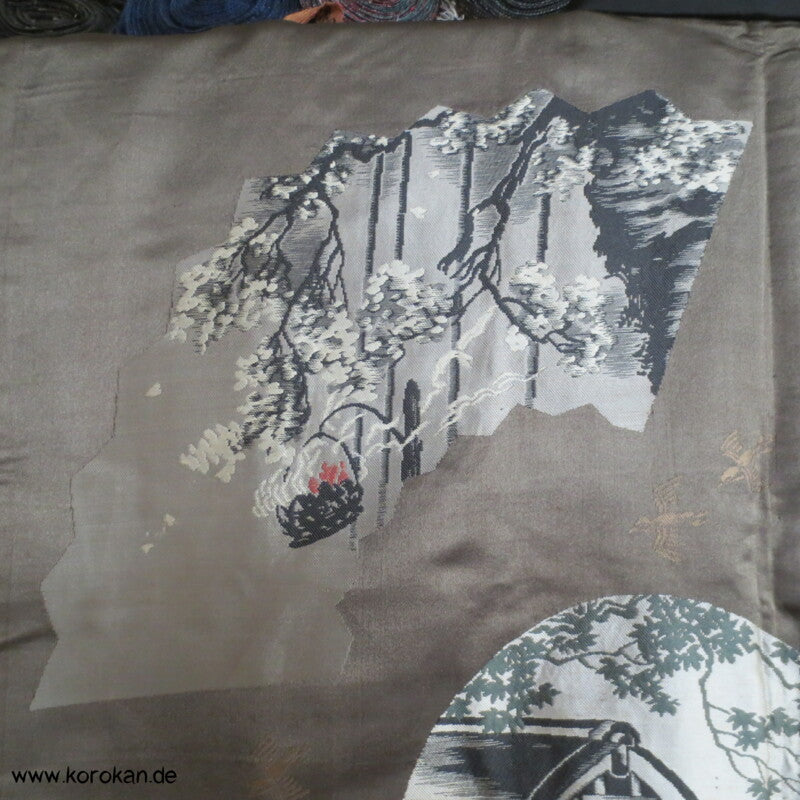 Montsuki Ensemble, 5 Pinienwald Mon, gewebtes Bildfutter im Haori, Seide