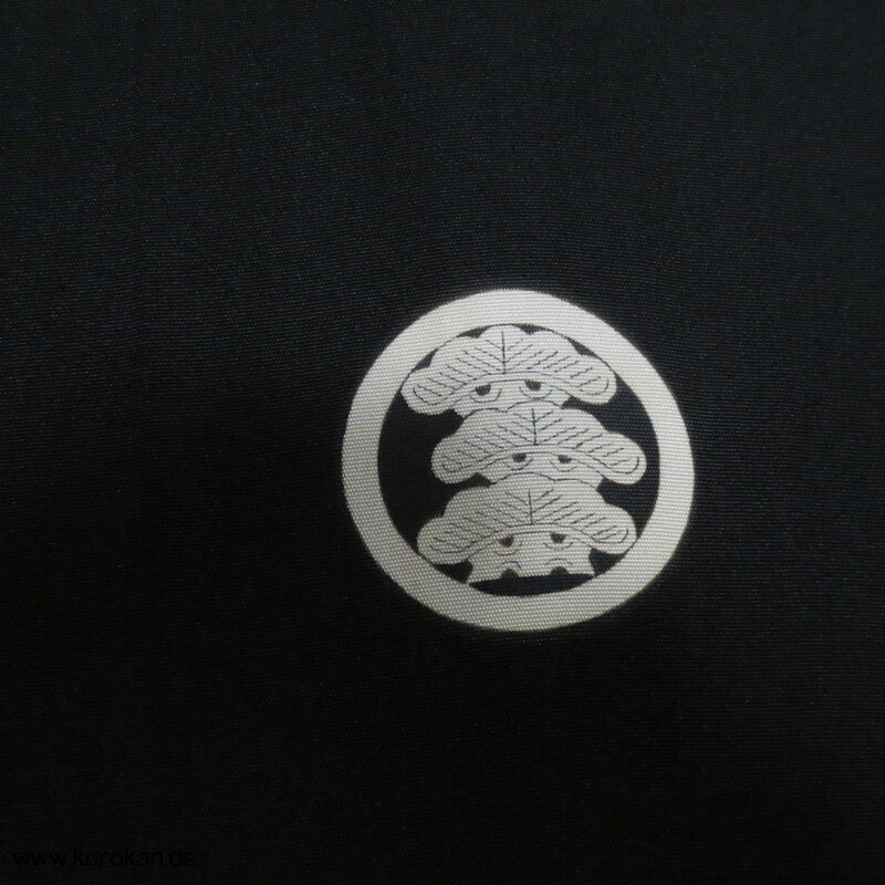 Montsuki Ensemble, 5 Pinienwald Mon, gewebtes Bildfutter im Haori, Seide