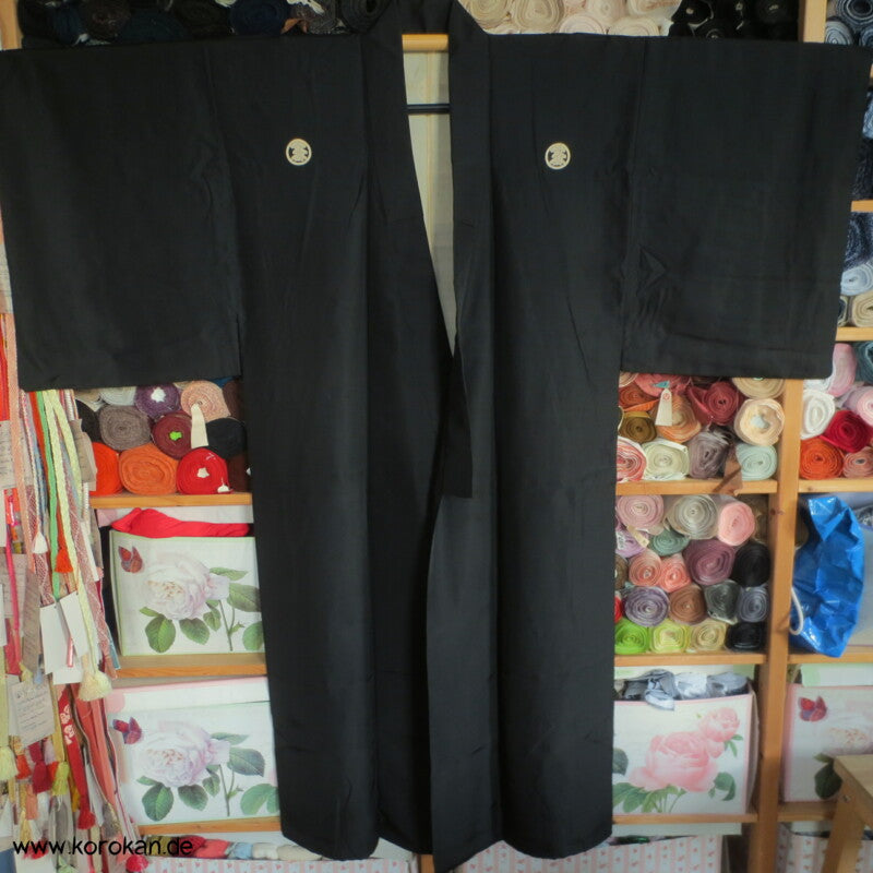 Montsuki Ensemble, 5 Pinienwald Mon, gewebtes Bildfutter im Haori, Seide