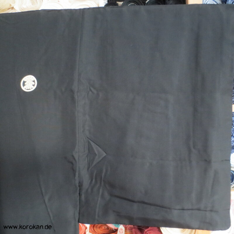 Montsuki Ensemble, 5 Pinienwald Mon, gewebtes Bildfutter im Haori, Seide