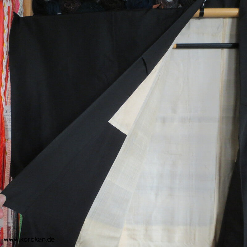 Montsuki Ensemble, 5 Pinienwald Mon, gewebtes Bildfutter im Haori, Seide