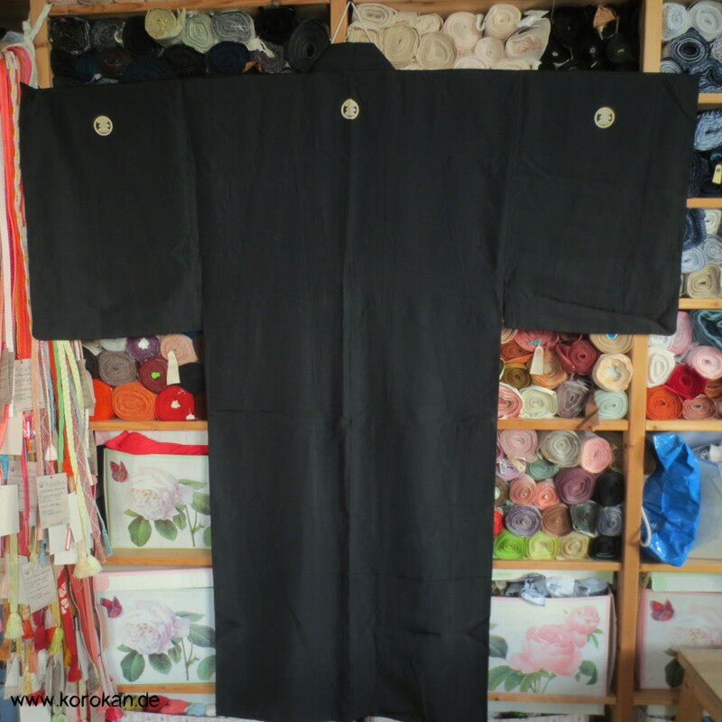 Montsuki Ensemble, 5 Pinienwald Mon, gewebtes Bildfutter im Haori, Seide