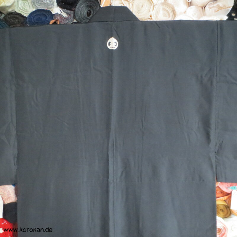 Montsuki Ensemble, 5 Pinienwald Mon, gewebtes Bildfutter im Haori, Seide