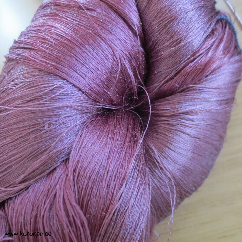rotmauve Seidengarn zum Weben aus japanischer Obi Werkstatt