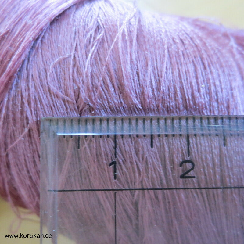 rotmauve Seidengarn zum Weben aus japanischer Obi Werkstatt