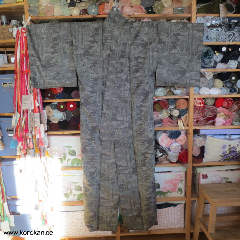 gewebtes Bambusmuster in grauer Tsumugi Seiden Kimono