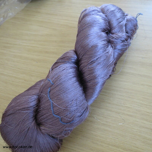 dunkles mauve Seidengarn zum Weben aus japanischer Obi Werkstatt