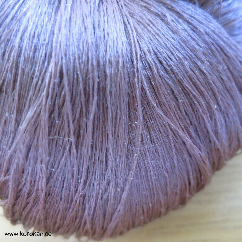 dunkles mauve Seidengarn zum Weben aus japanischer Obi Werkstatt