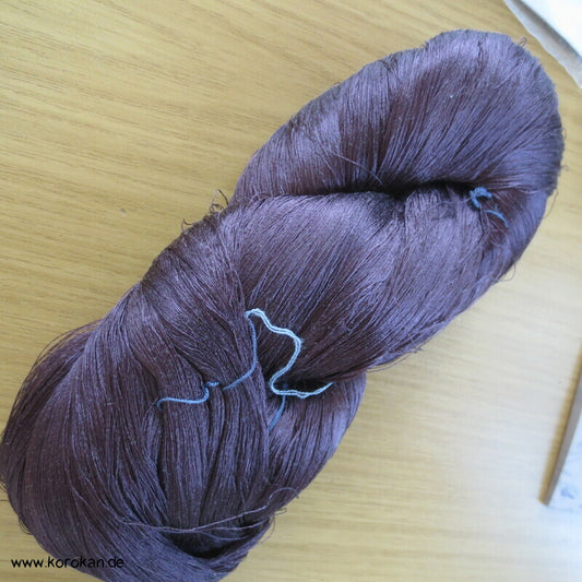 dunkelaubergine Seidengarn zum Weben aus japanischer Obi Werkstatt