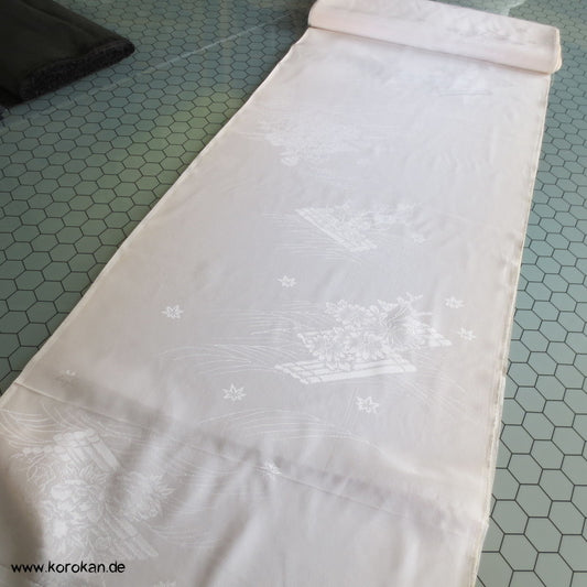 Blüten auf Bambusfloß Juban Seidenfutter