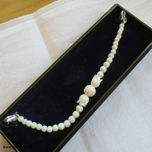 Haori Himo - Engelshaut Koralle, geschnitzte Rosenknospen