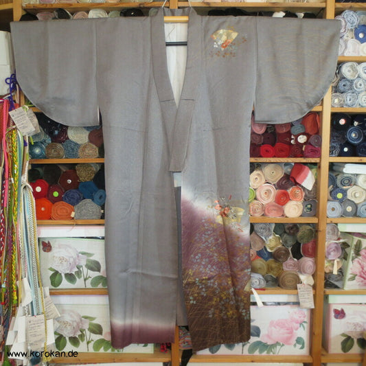 Kosode Kimono, goldene Gräser und Stickerei Homongi