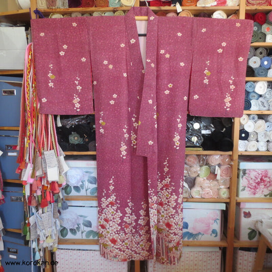 blassroter Homongi Kimono, Kanokodot Druck und Umeblüten auf Seide