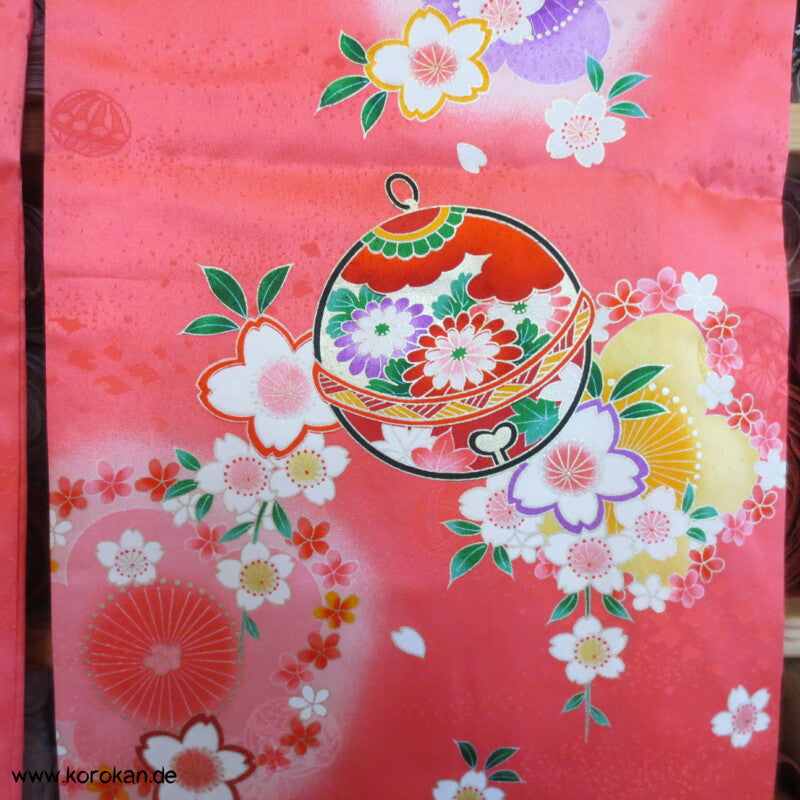 kleine Mädchen Shichigosan / Tauf Furisode - Temaribällen