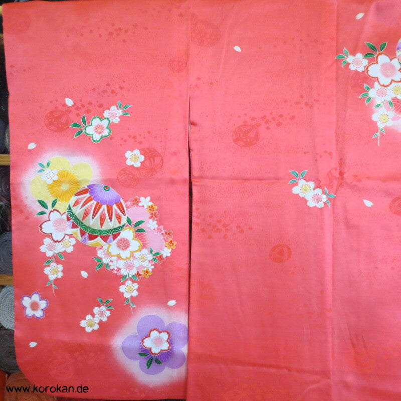 kleine Mädchen Shichigosan / Tauf Furisode - Temaribällen