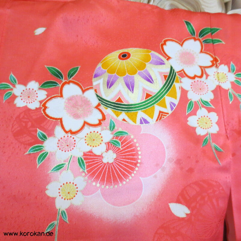 kleine Mädchen Shichigosan / Tauf Furisode - Temaribällen
