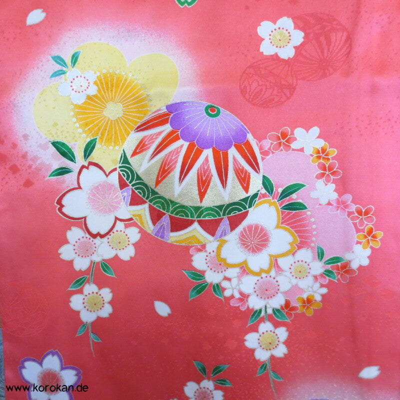 kleine Mädchen Shichigosan / Tauf Furisode - Temaribällen