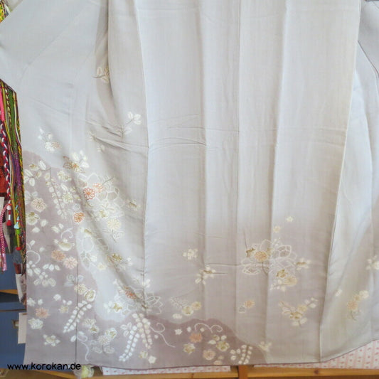 dezente Grauschattierungen mit Stickerei Homongi