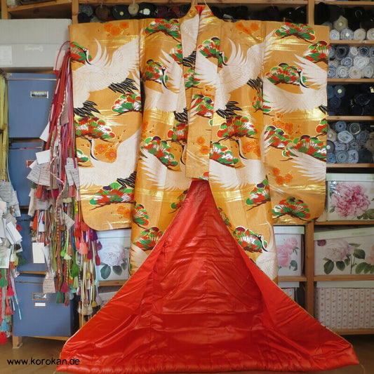 Uchikake - Hochzeits Kimonomantel Kranich Seidenbrokat, innen rotgold