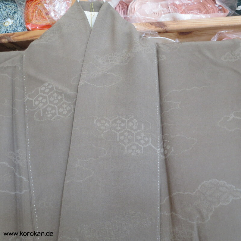 Chrysanthemen, Stickerei, antiker Irotomesode, khaki Seiden Kimono