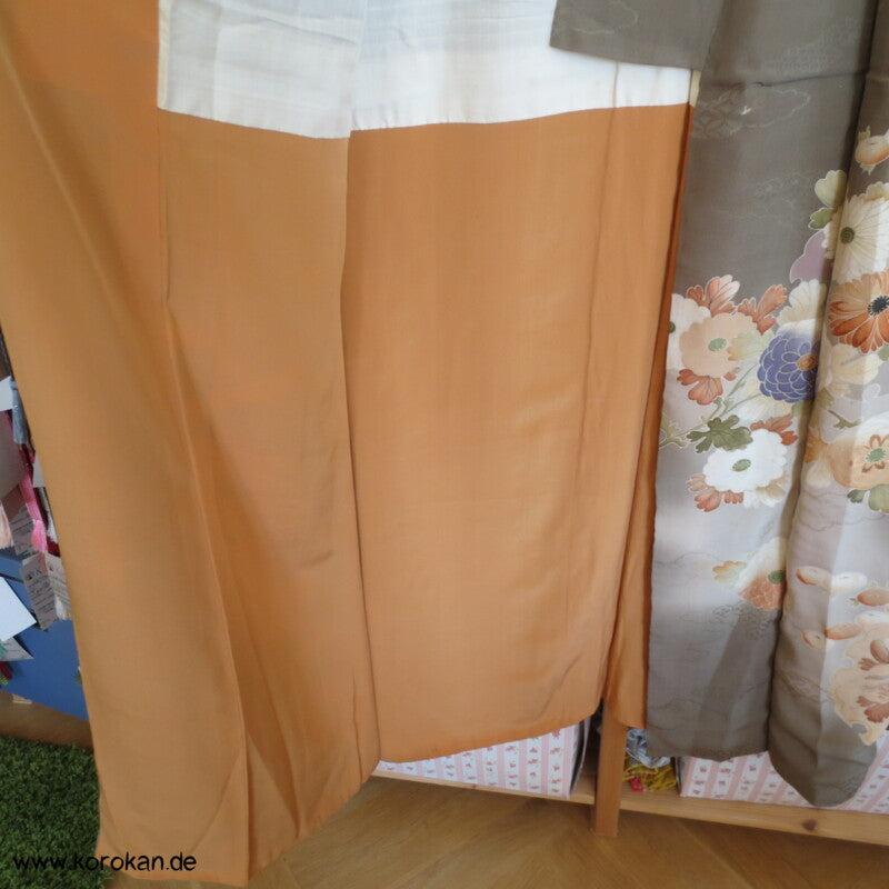 Chrysanthemen, Stickerei, antiker Irotomesode, khaki Seiden Kimono