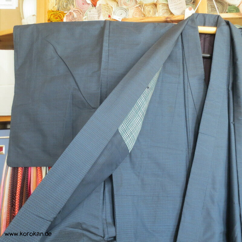 Kimono und Haori Set in blau schwarzer Kasuri Tsumugi Seide