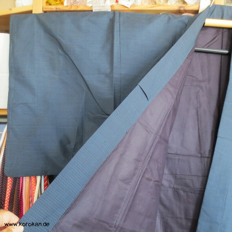 Kimono und Haori Set in blau schwarzer Kasuri Tsumugi Seide