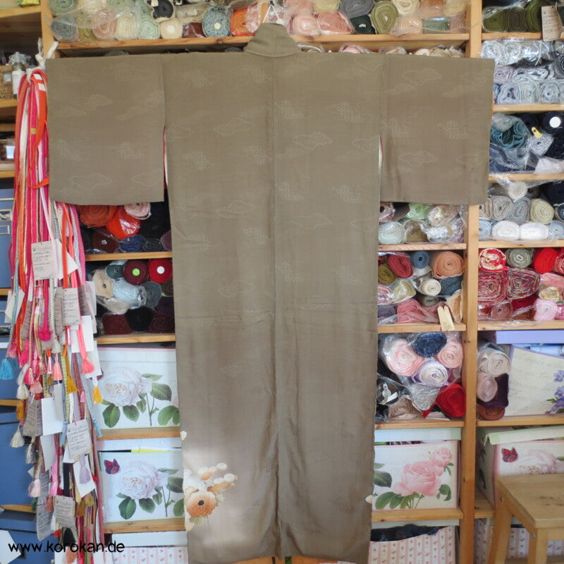 Chrysanthemen, Stickerei, antiker Irotomesode, khaki Seiden Kimono