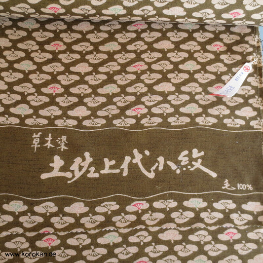 Kamelien auf oliv Kimono Wolle Stoffrolle