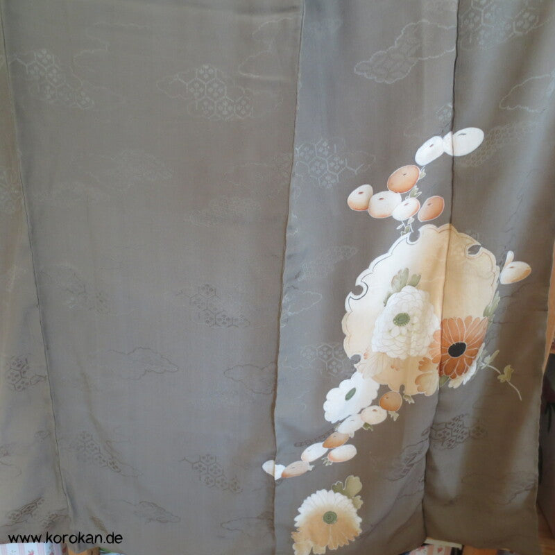 Chrysanthemen, Stickerei, antiker Irotomesode, khaki Seiden Kimono