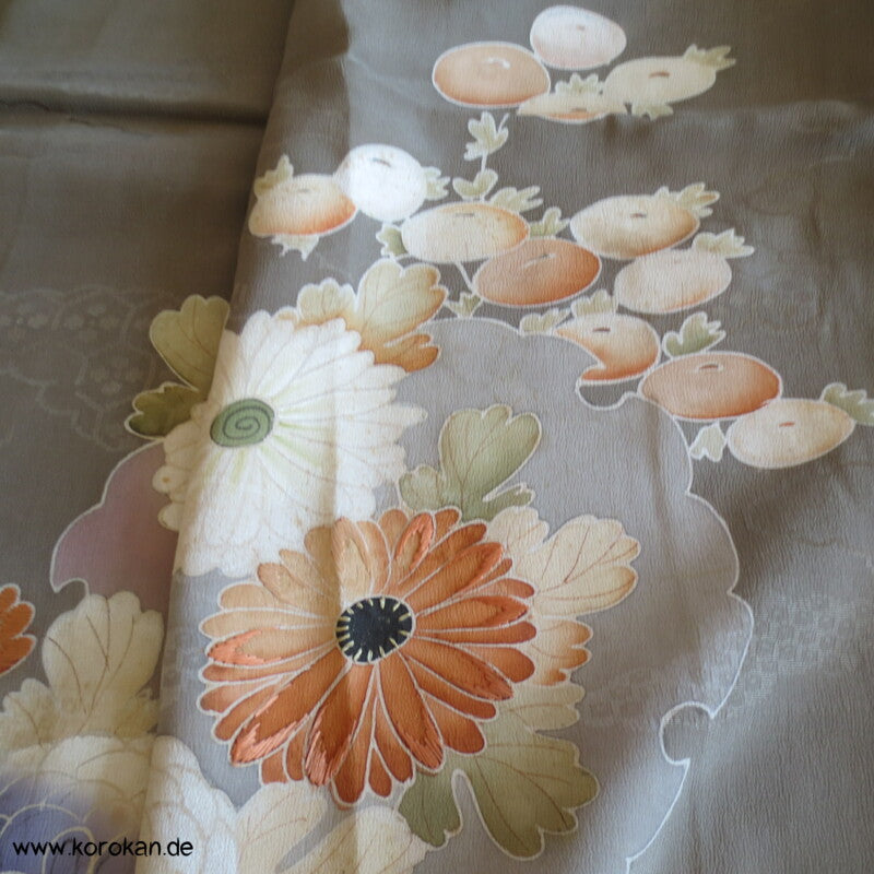 Chrysanthemen, Stickerei, antiker Irotomesode, khaki Seiden Kimono